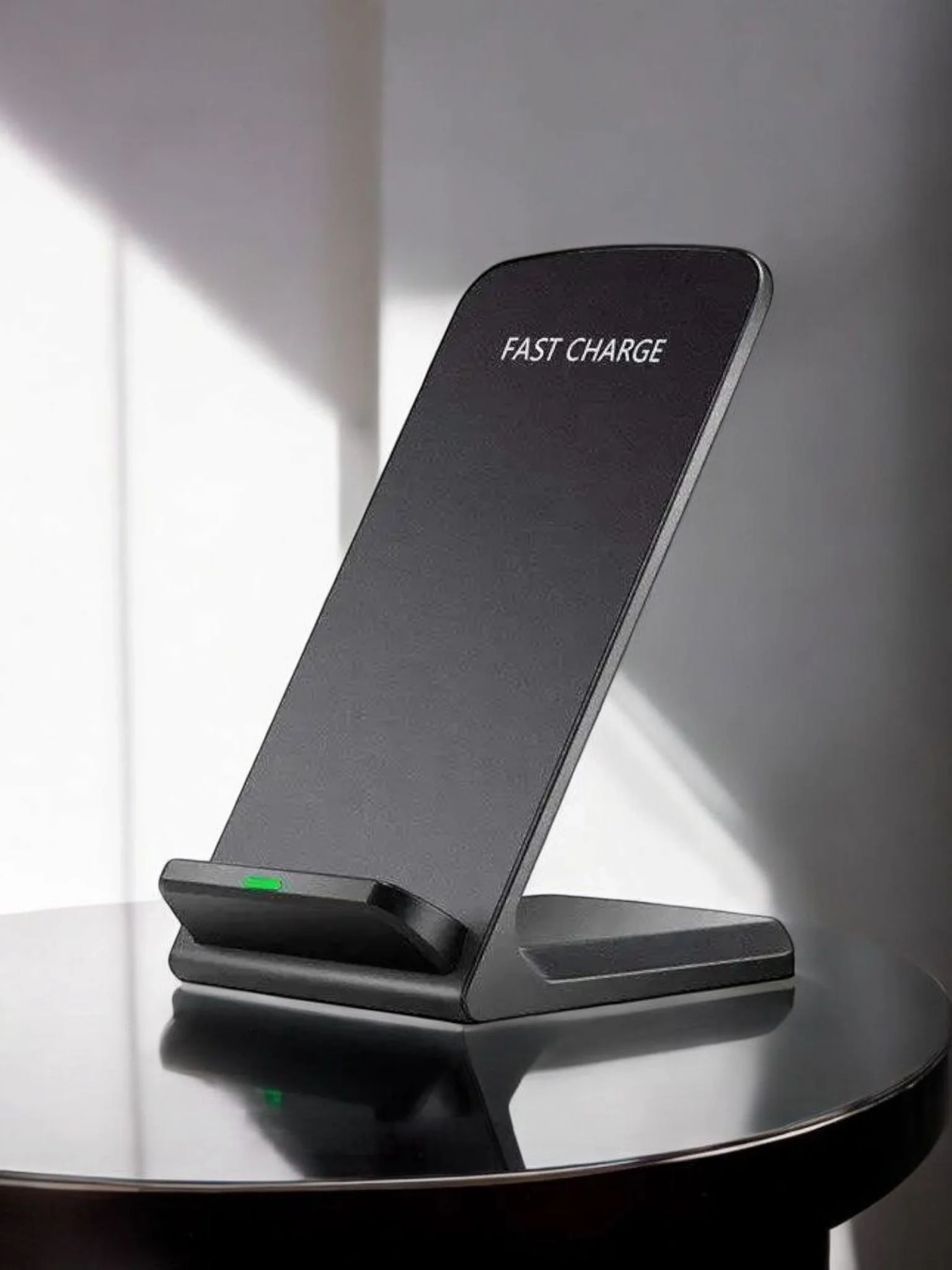 Fast Wireless Charging Stand 1